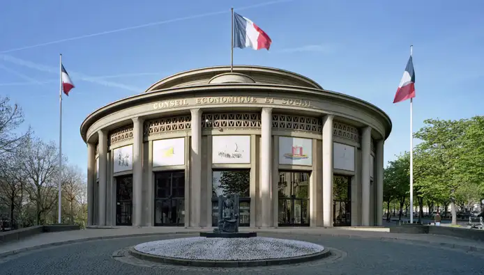 Le CSE peut obtenir la suspension de l’introduction d’outils d’IA dans l’entreprise s’il n’a pas été consulté en temps utile